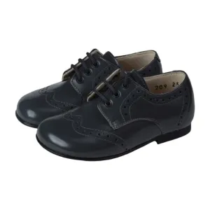 Elegant Gray Wingtip Oxford Shoes for Versatile Wear