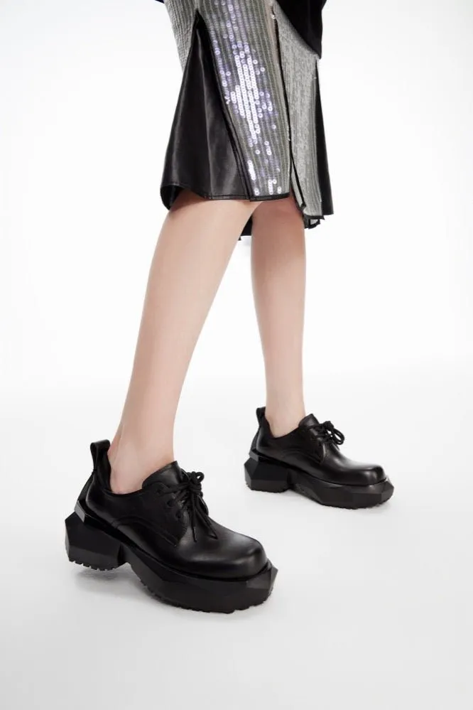 Round Toe Lace-Up Faceted Platform Derby Shoes in Black