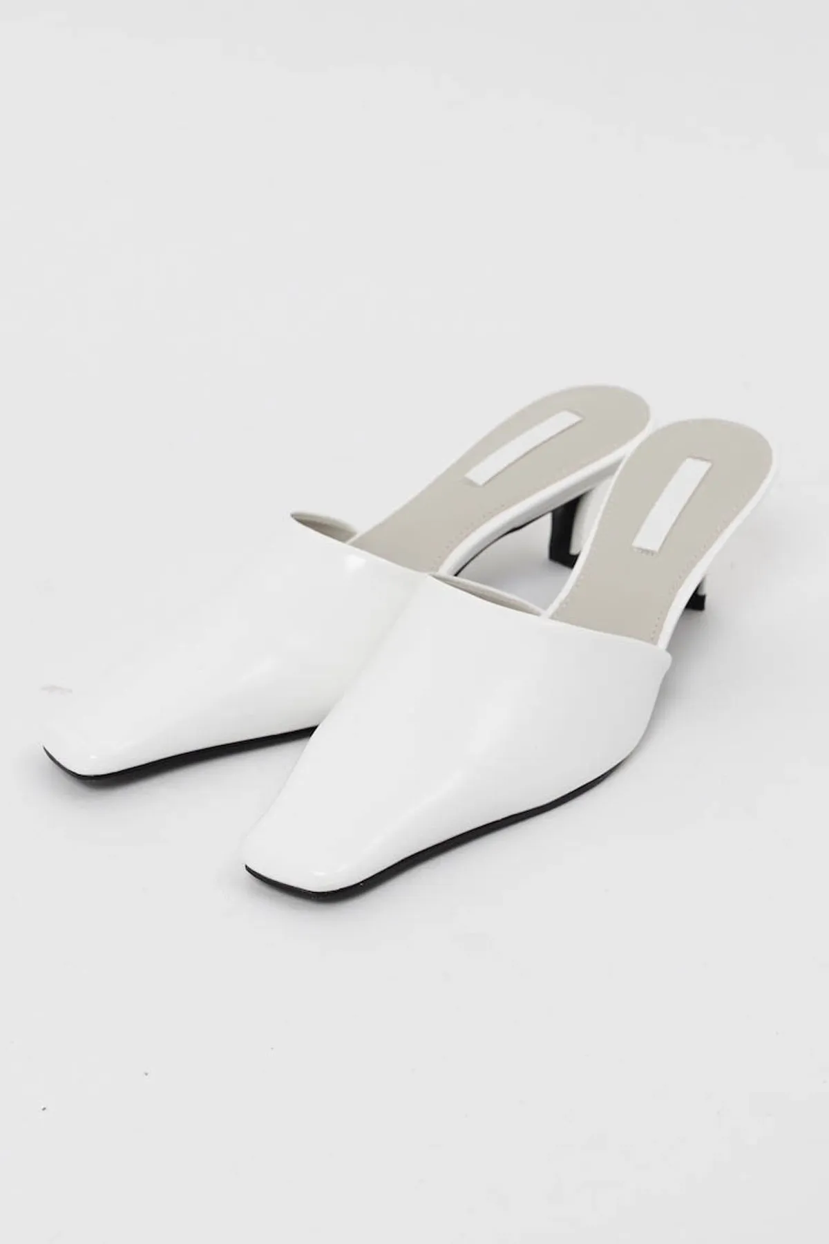 Zyla Mules In White